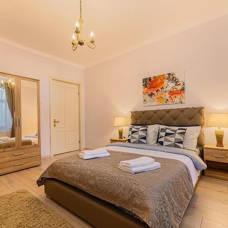 Chic&View Brasov Apartment Buitenkant foto
