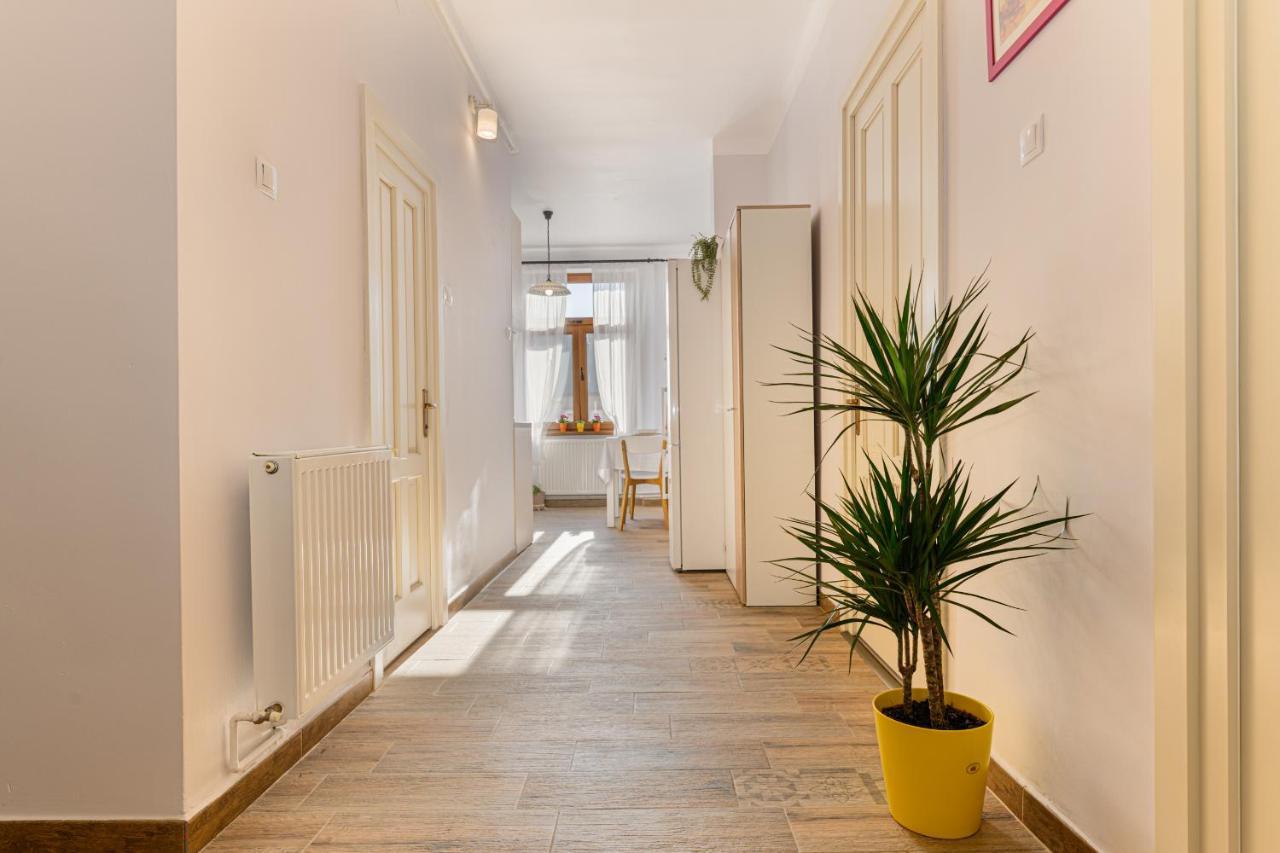 Chic&View Brasov Apartment Buitenkant foto
